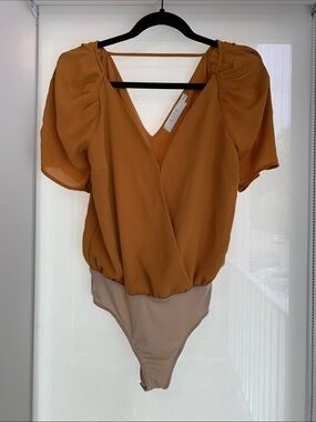 ASTR The Label-  Amber Puff Sleeve Bodysuit